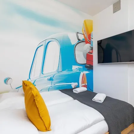 Trendy By Renters Apartment *