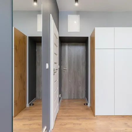 Trendy By Renters Apartment Krakow