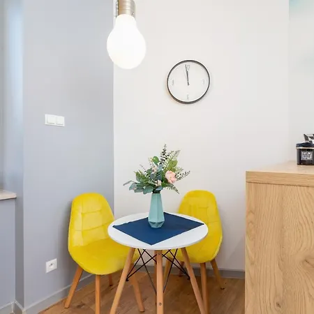 Trendy By Renters Apartment *
