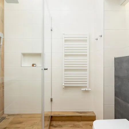 Trendy By Renters Apartment *